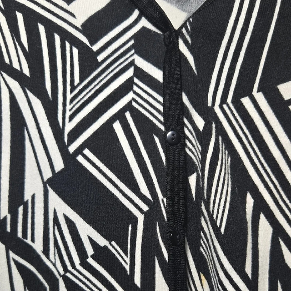 Norm Thompson Black and White Graphic Long Sleeve Cardigan Womens Medium - Picture 3 of 7